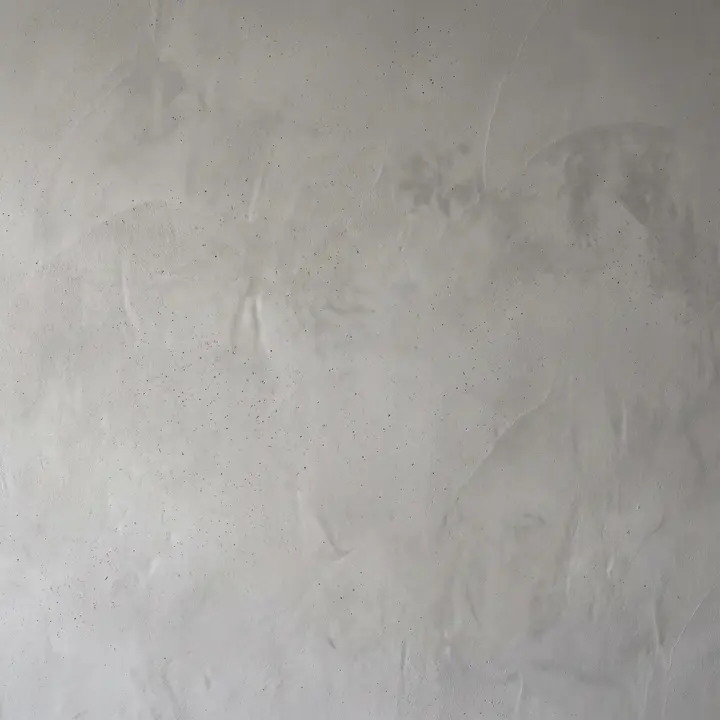 Wand in Betonoptik, ruhiges Grau mit feinen Poren und Kellenspuren